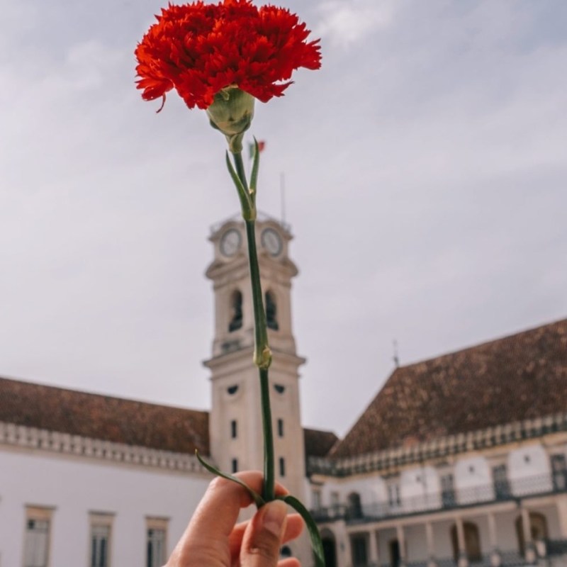 [25 DE ABRIL] A Liberdade está a passar por aqui