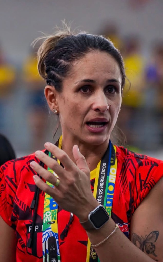 De atleta a formadora: a trajetória de Cinthya Piquet segue construindo Ouro para o Handebol Paraibano nos JUBs